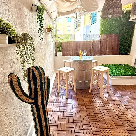 Apartment T3 6 Personnes De 60m2 Au Coeur De Ville, Terrasse Et Parking Gratuit Saint-Raphael (Var)