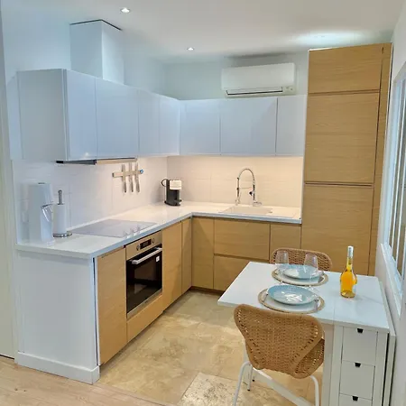 Apartment T3 6 Personnes De 60m2 Au Coeur De Ville, Terrasse Et Parking Gratuit Saint-Raphael (Var)