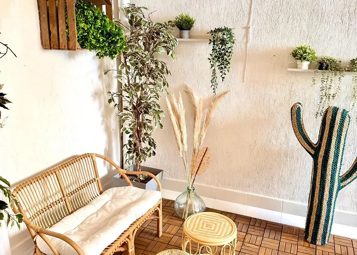 T3 6 Personnes De 60m2 Au Coeur De Ville, Terrasse Et Parking Gratuit * Saint-Raphaël