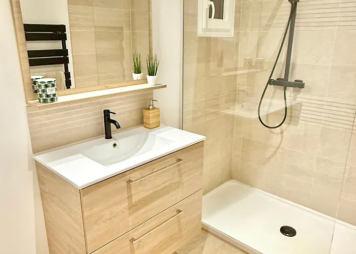 T3 6 Personnes De 60m2 Au Coeur De Ville, Terrasse Et Parking Gratuit Saint-Raphaël