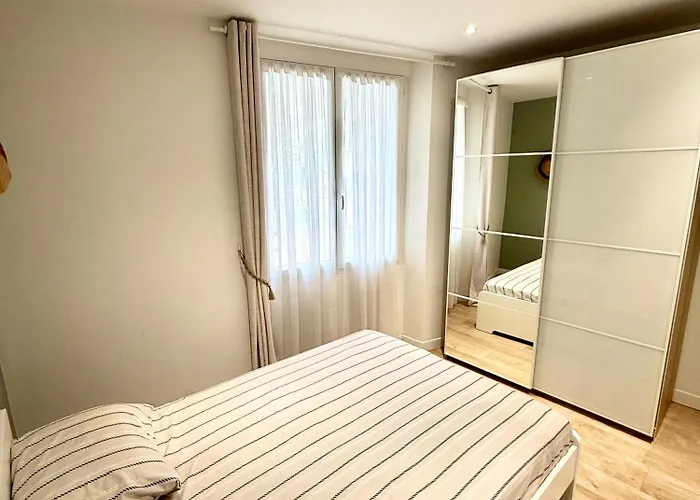 Appartement T3 6 Personnes De 60m2 Au Coeur De Ville, Terrasse Et Parking Gratuit *