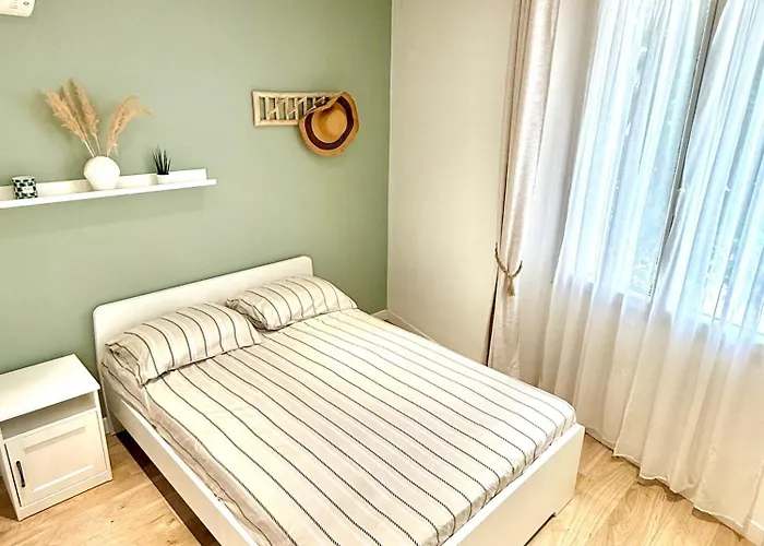 T3 6 Personnes De 60m2 Au Coeur De Ville, Terrasse Et Parking Gratuit * Saint-Raphaël